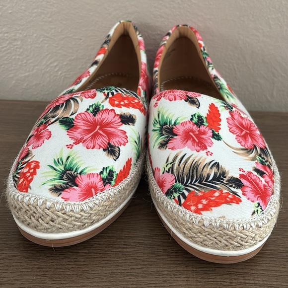 Comfortview Women's The Spencer Slip On Flat Tropical Hawaiian Floral 12 Wide - Picture 2 of 10